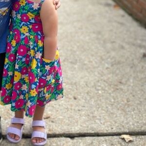 Tucker + Tate Adorable Floral Sleeveless Dress with side pockets. Size 3.